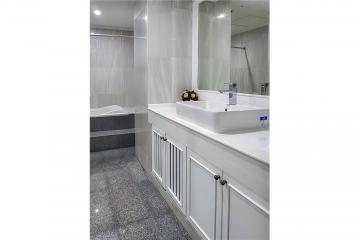 Renovated 4 bedroom apartment Sukhumvit 20 - 920071001-9343