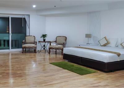 Renovated 4 bedroom apartment Sukhumvit 20 - 920071001-9343