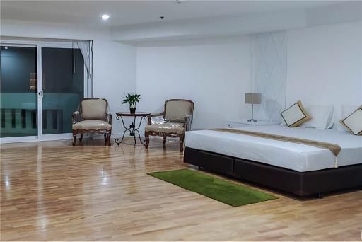 Renovated 4 bedroom apartment Sukhumvit 20 - 920071001-9343