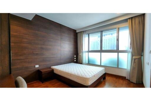 For rent pet friendly apartment 3+1 bedrooms in Sukhumvit 23 BTS Asoke MRT Sukhumvit