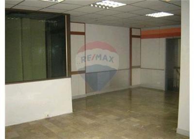 Commercial building for sale located Sukhumvit 39.