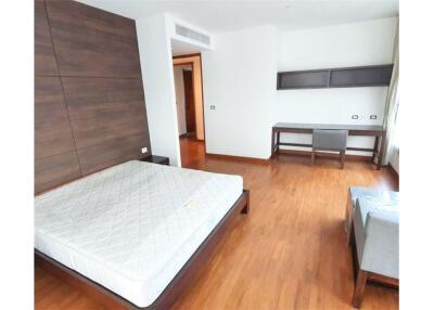 For rent pet friendly apartment 3 bedrooms in Sukhumvit 23 BTS Asoke MRT Sukhumvit - 920071001-9293
