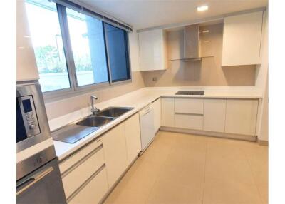 For rent pet friendly apartment 3 bedrooms in Sukhumvit 23 BTS Asoke MRT Sukhumvit - 920071001-9293