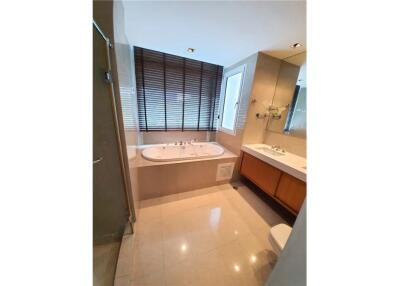 Condo for rent,3bed,9 floor,Athenee Residence,BTS Ploenchit