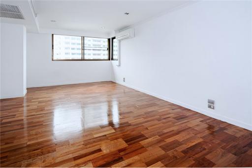 pet friendly 4 bedrooms big balcony Asoke