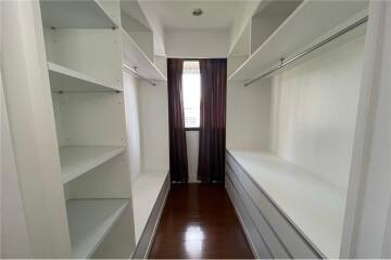 Spacious newly renovated unit with maid