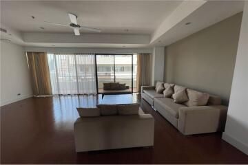 Spacious newly renovated unit with maid