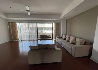 Spacious newly renovated unit with maid