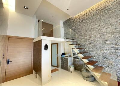 Renovated modern duplex penthouse near Thonglor - 920071001-9053