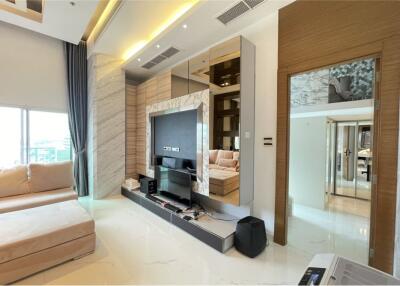 Renovated modern duplex penthouse near Thonglor