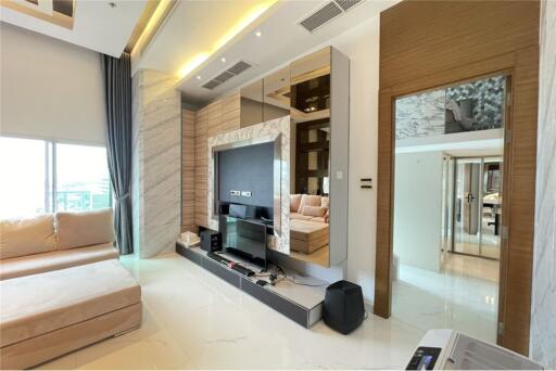 Renovated modern duplex penthouse near Thonglor - 920071001-9053