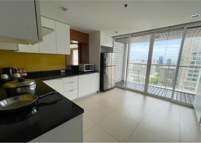 Spacious unit with private balconies in Langsuan - 920071001-8987