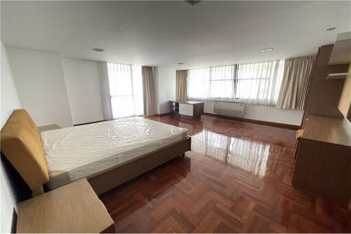 Pet friendly spacious with 3  balconies in soi 24