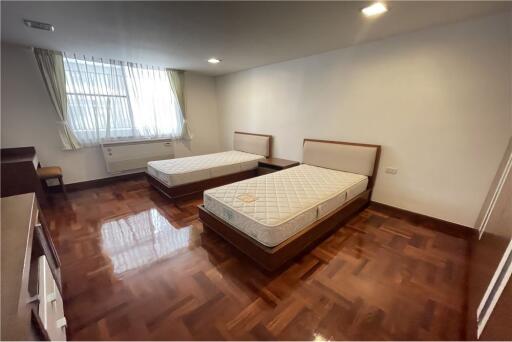 Pet friendly spacious with 3  balconies in soi 24