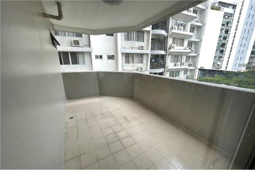 Pet friendly spacious with 3  balconies in soi 24