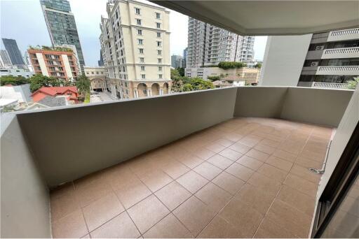 Pet friendly spacious with 3  balconies in soi 24