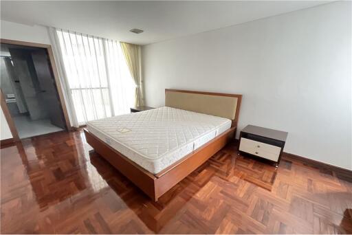 Pet friendly spacious with 3  balconies in soi 24