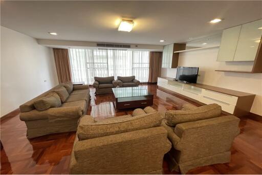 Pet friendly spacious with 3  balconies in soi 24