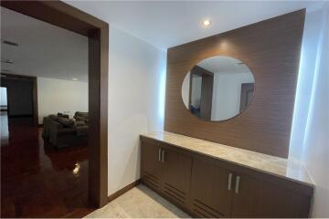 Pet friendly spacious with 3  balconies in soi 24