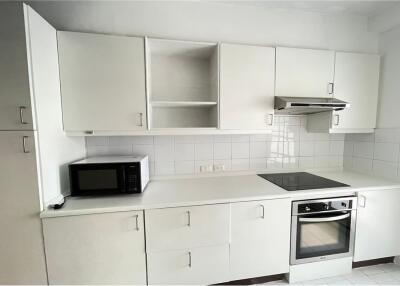 Big bright unit with full kitchen in Langsuan - 920071001-8885