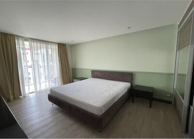 Big balconies pet friendly unit in Phrakhanong