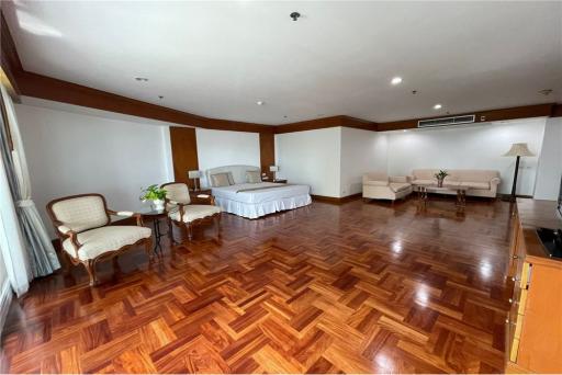 Spacious Pet friendly unit sukhumvit 20