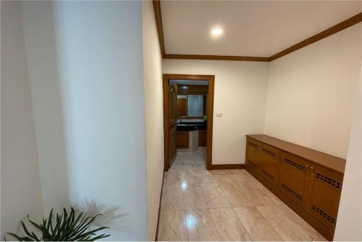 Spacious Pet friendly unit sukhumvit 20