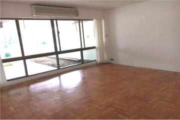 Pet friendly 3 bed big balcony Asoke