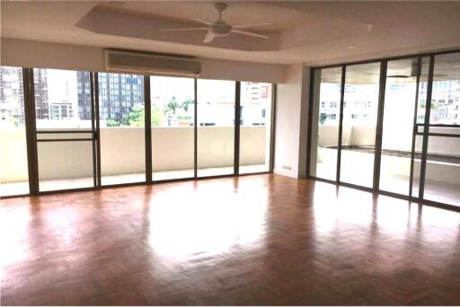 Pet friendly 3 bed big balcony Asoke - 920071001-8714