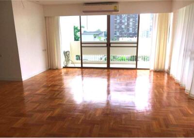 Pet friendly 3 bed big balcony Asoke