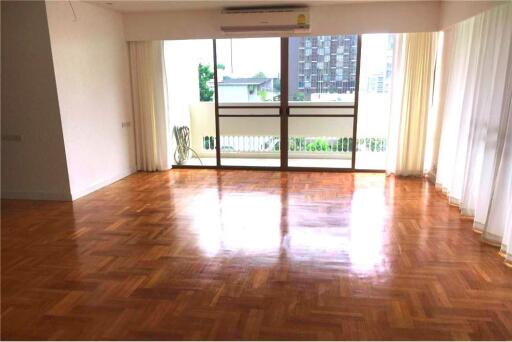 Pet friendly 3 bed big balcony Asoke