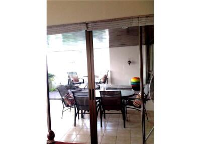 Pet friendly 3 bed big balcony Asoke