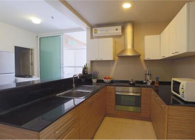 For Rent 3bedroom 3 bath Fully Furnished, 5 Minutes walk to BTS Phrom Phong