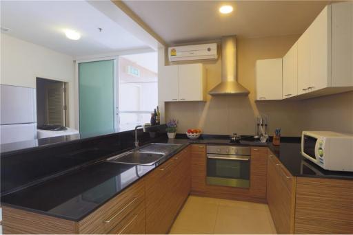 For Rent 3bedroom 3 bath Fully Furnished, 5 Minutes walk to BTS Phrom Phong