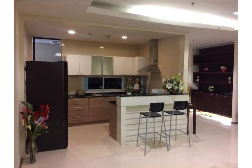 For Rent 3bedroom 3 bath Fully Furnished, 5 Minutes walk to BTS Phrom Phong