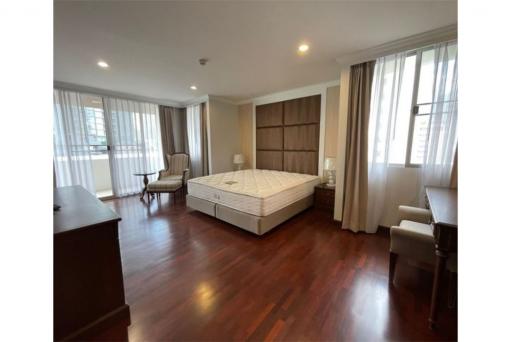 For Rent: Newly renovated 2+1 bedroom unit on the 18th floor at Newton Sukhumvit Soi 6, within walking distance to BTS NANA.