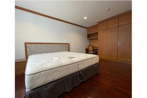 For Rent: Newly renovated 2+1 bedroom unit on the 18th floor at Newton Sukhumvit Soi 6, within walking distance to BTS NANA.