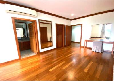 Spacious 3 Bedrooms For Rent Near BTS Asoke