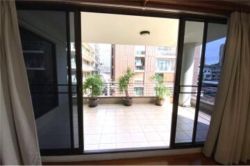 Spacious 3 Bedrooms For Rent Near BTS Asoke