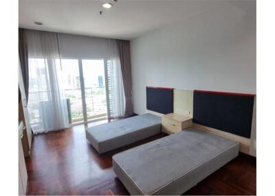 Apartment near BTS Phrompong Station