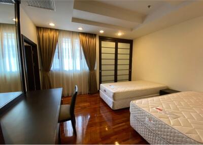 For rent pet friendly apartment 3 bedrooms Sukhumvit 19 BTS Asoke station