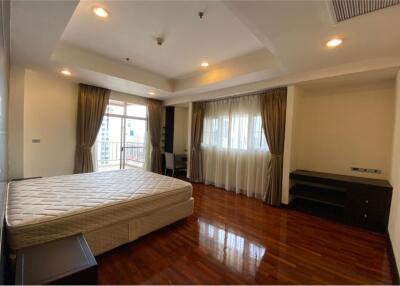 For rent pet friendly apartment 3 bedrooms Sukhumvit 19 BTS Asoke station