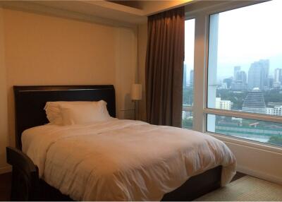 For Rent Spacious 2 Beds, Baan Rajprasong, BTS Rajdamri