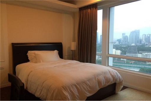 For Rent Spacious 2 Beds, Baan Rajprasong, BTS Rajdamri