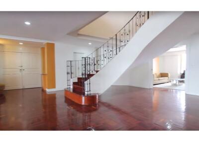 Large balcony 4 beds / For Rent / Asoke area - 920071001-4064