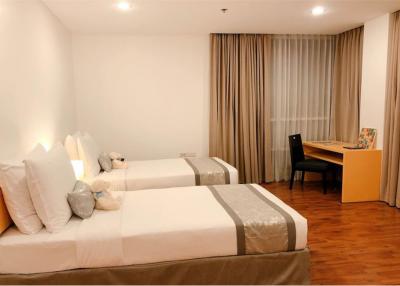 Pet Friendly apartment ,Huge Balcony, Modern style 4 Beds, BTS Ekamai