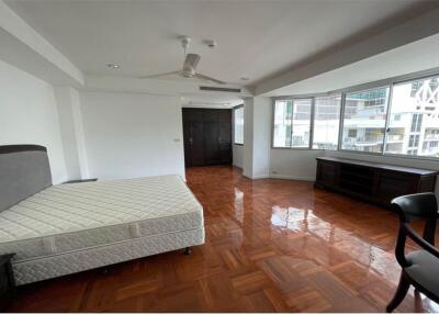 Pet Friendly low rise Apartment 3+1 Beds  For Rent BTS Nana