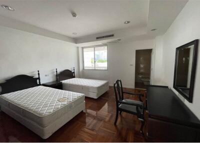 Pet Friendly low rise Apartment 3+1 Beds  For Rent BTS Nana