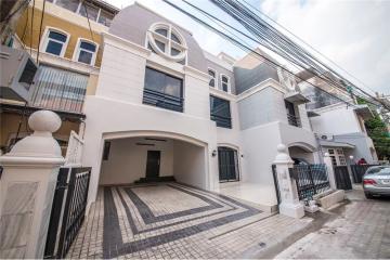 Townhome-Home Office 4 Stories, 7 Beds For Sale  Ekamai Close to Donki Mall - 920071001-8306