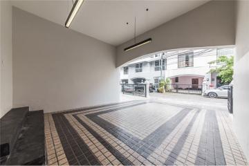 Townhome-Home Office 4 Stories, 7 Beds For Sale  Ekamai Close to Donki Mall - 920071001-8306